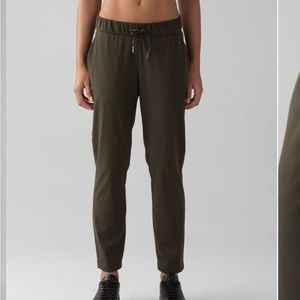 Lululemon On The Fly 28 pants Size 10 Dark Olive